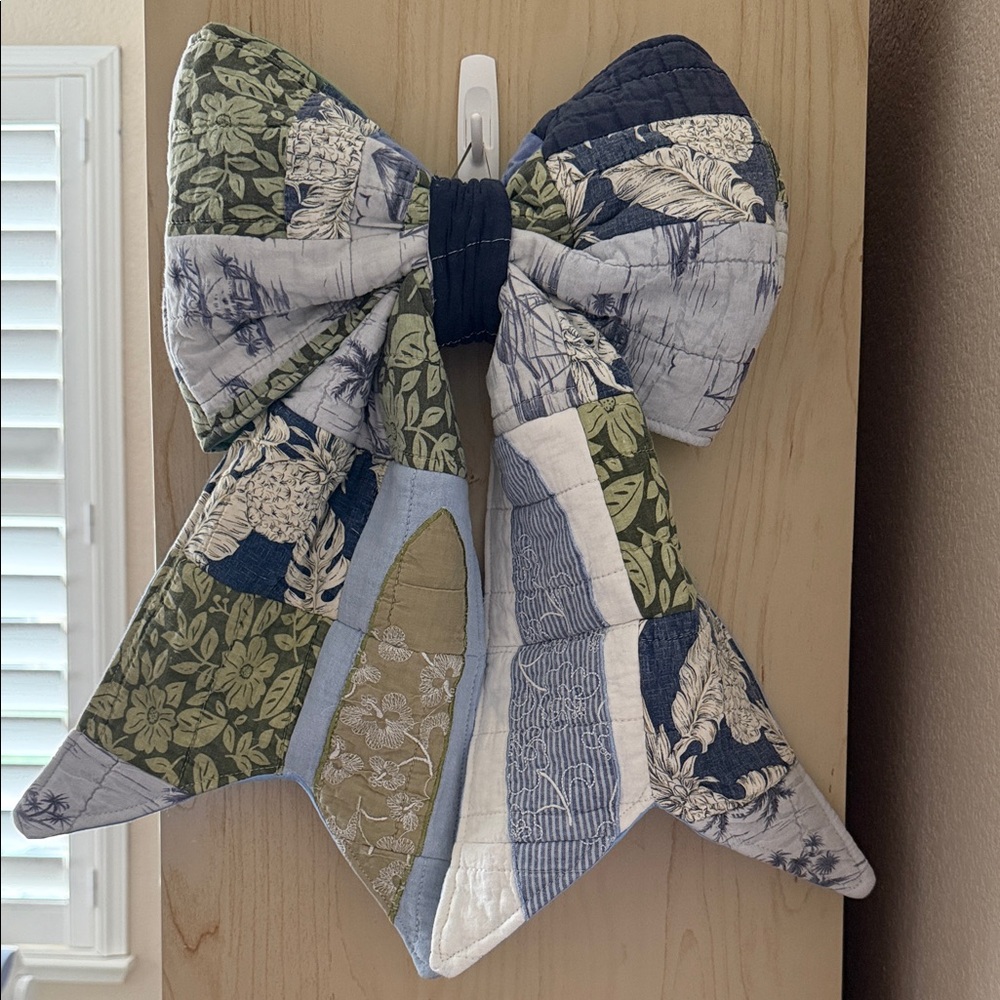 Patchwork Islander Bow Wall Decor